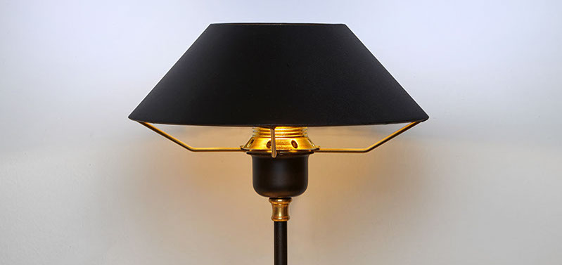 Beuatiful black table lamp