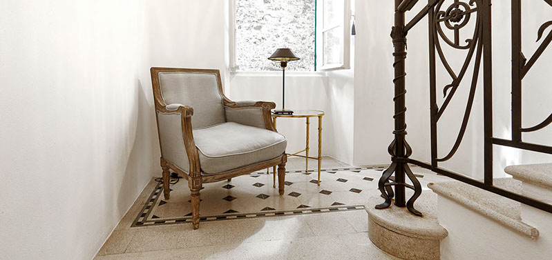 Luzzante Tischleuchte in italienischem Ambiente