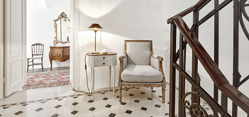 Luzzante Tischleuchte in italienischem Pallazzo