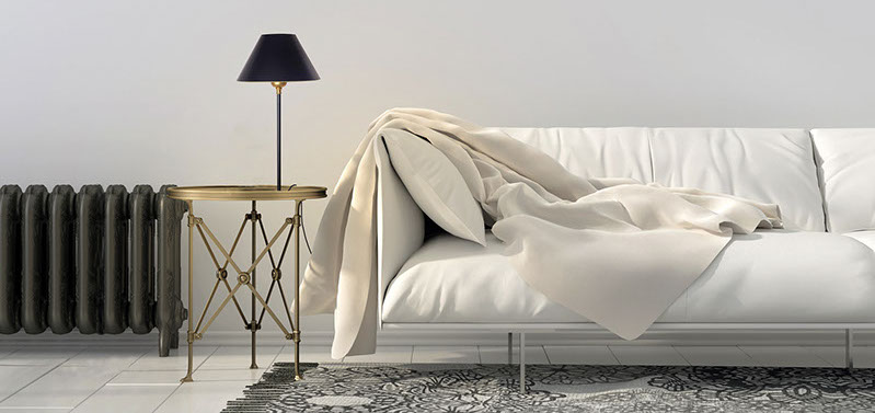 Luzzante Tischleuchte neben Sofa